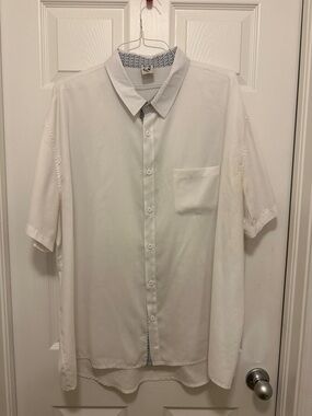 Hardaddy Men's White Short-Sleeve Button-Down Shirt with Subtle Trim